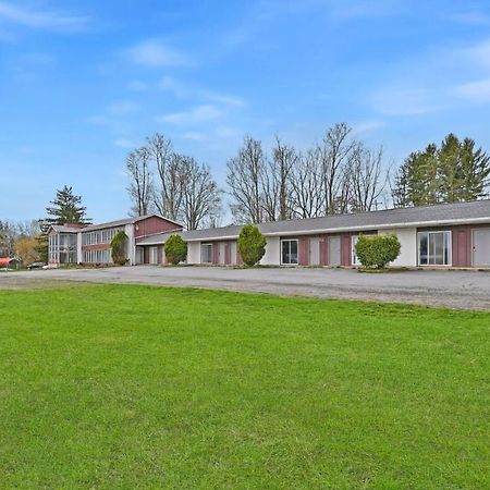 Maplehurst Motel Tunkhannock Екстер'єр фото