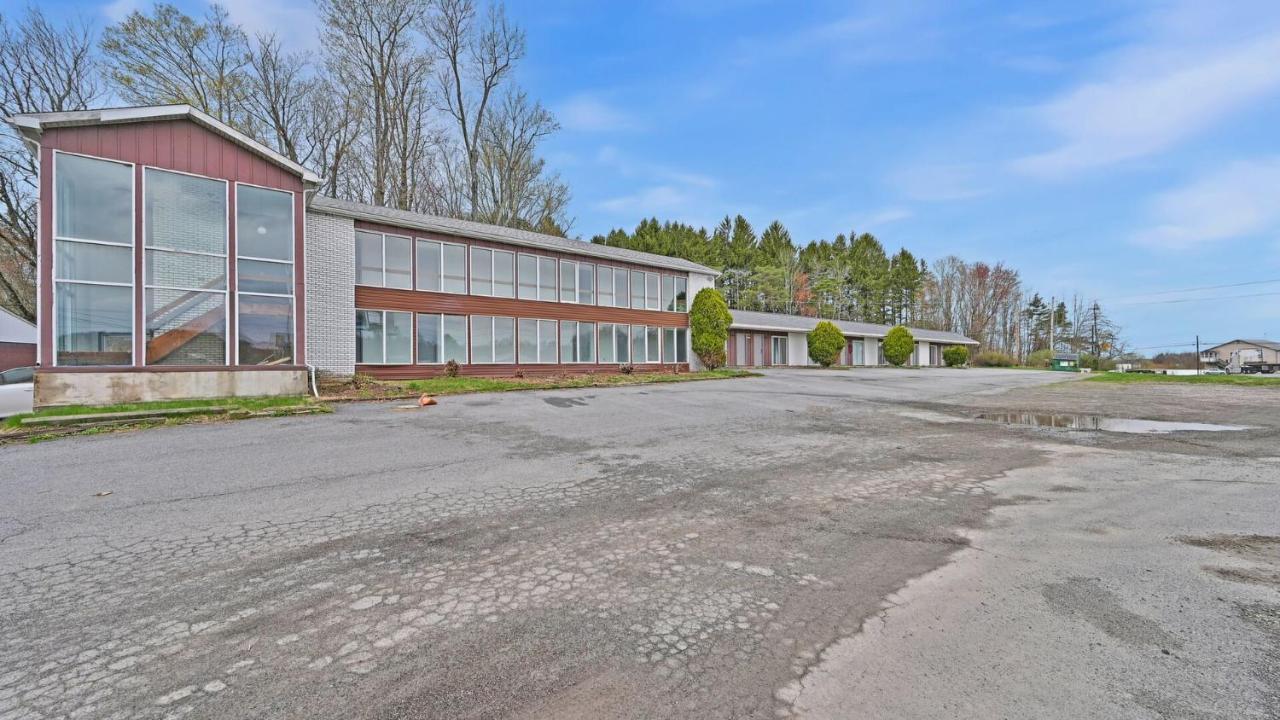 Maplehurst Motel Tunkhannock Екстер'єр фото