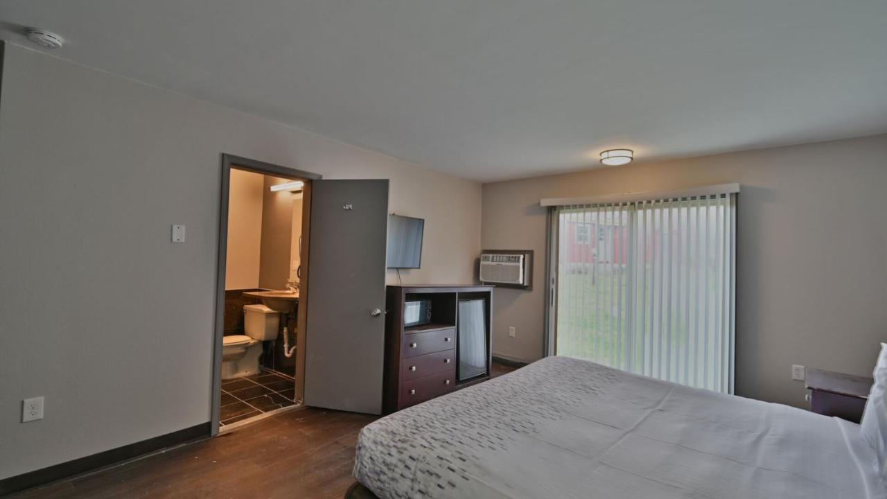 Maplehurst Motel Tunkhannock Екстер'єр фото