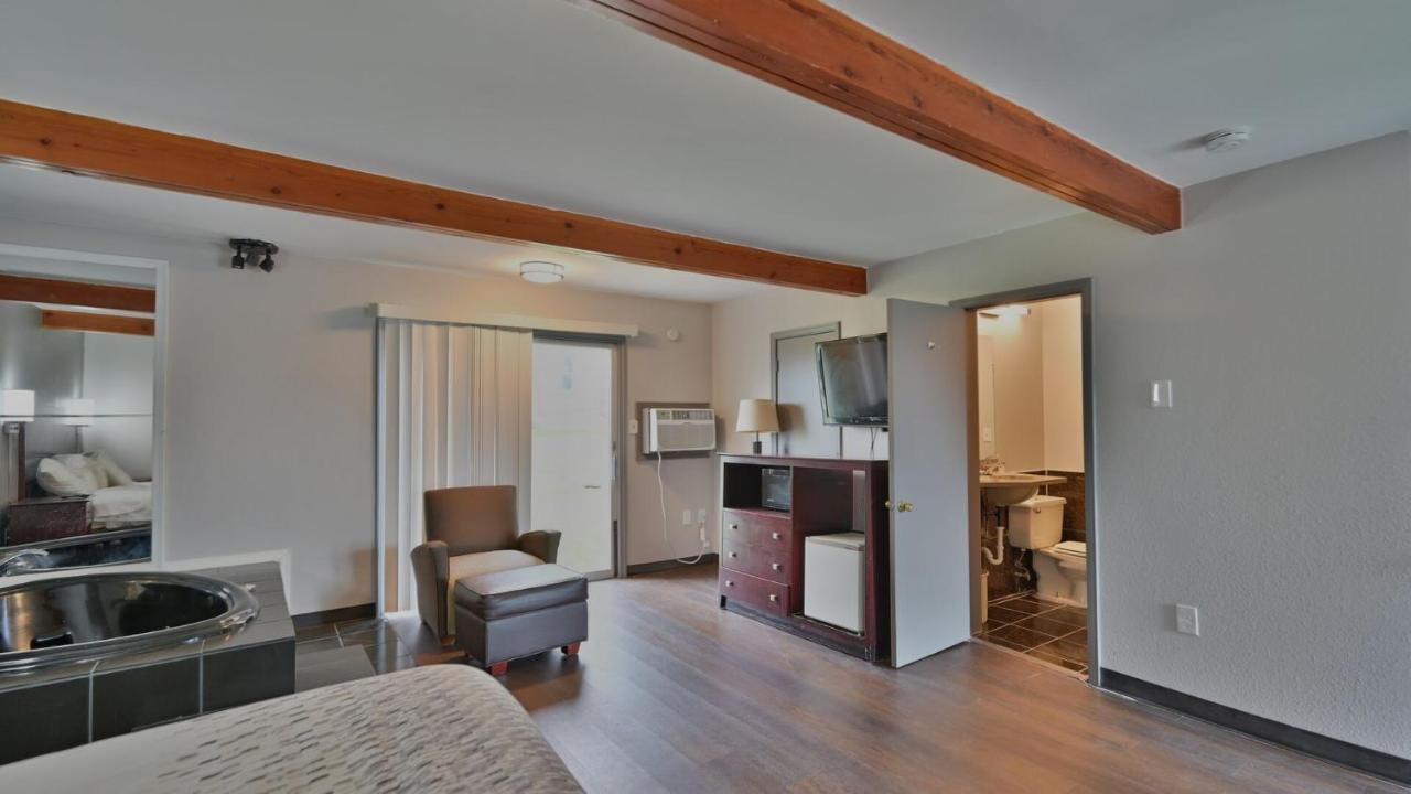 Maplehurst Motel Tunkhannock Екстер'єр фото