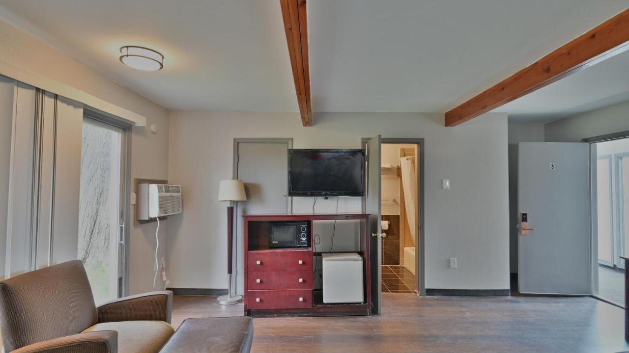 Maplehurst Motel Tunkhannock Екстер'єр фото