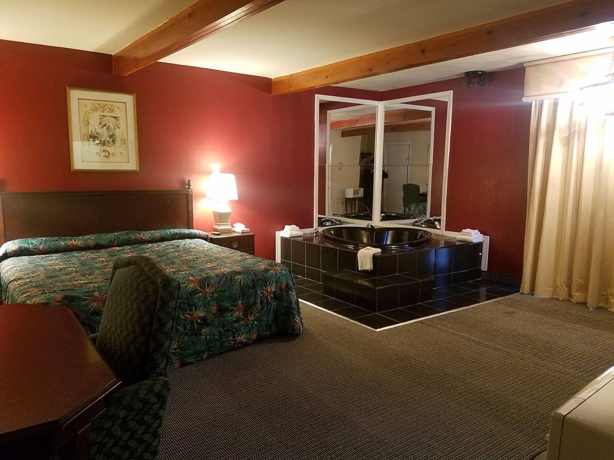 Maplehurst Motel Tunkhannock Екстер'єр фото