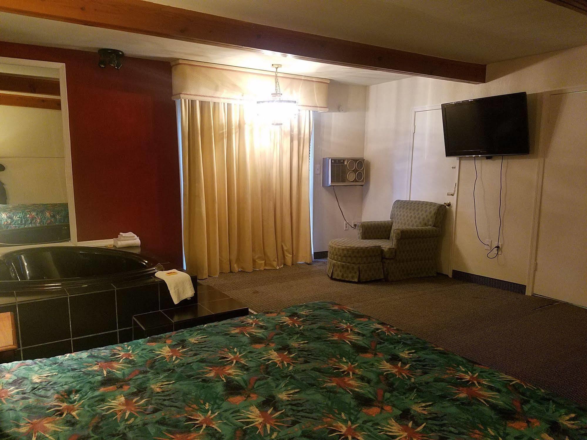 Maplehurst Motel Tunkhannock Екстер'єр фото