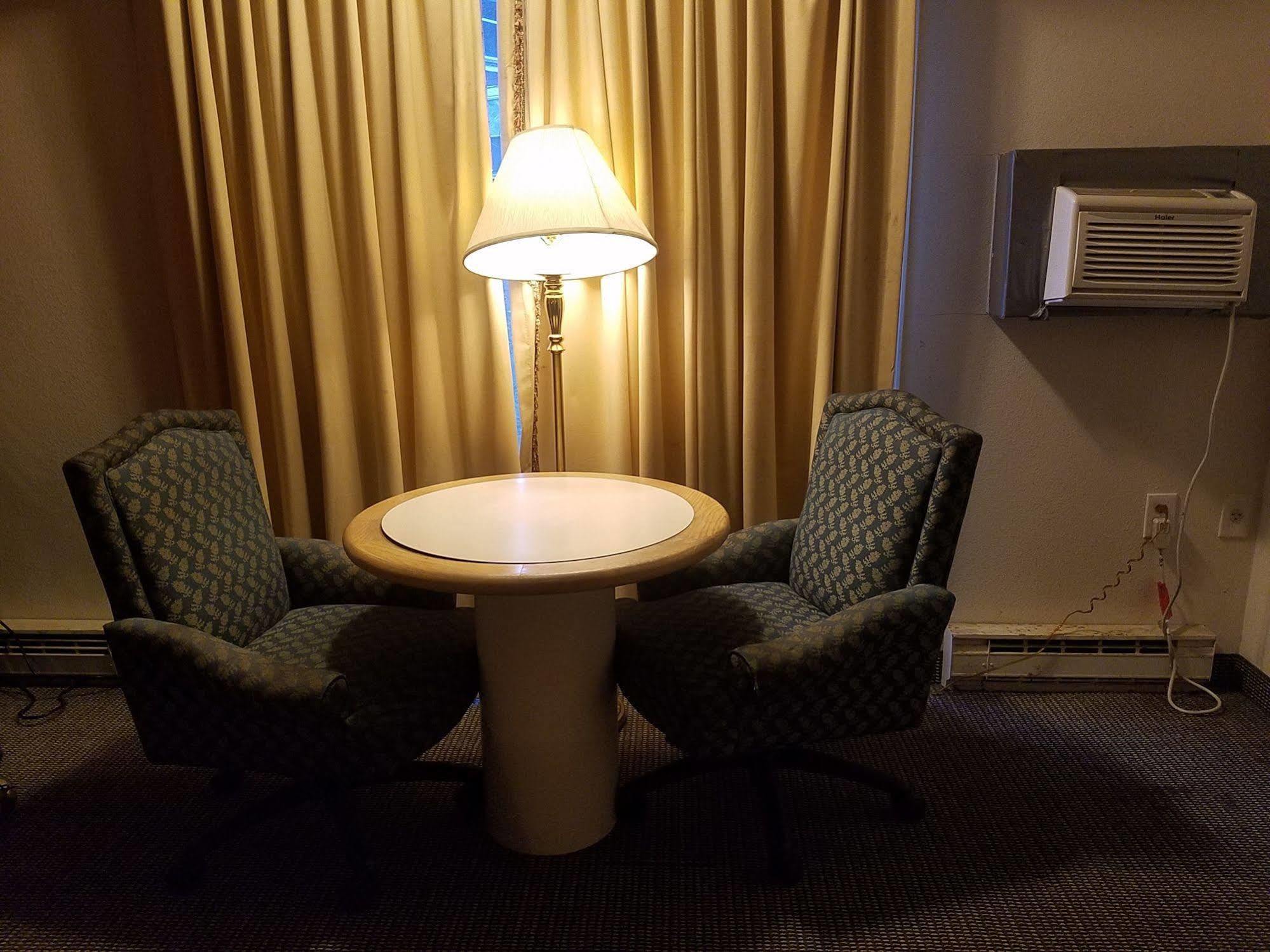 Maplehurst Motel Tunkhannock Екстер'єр фото