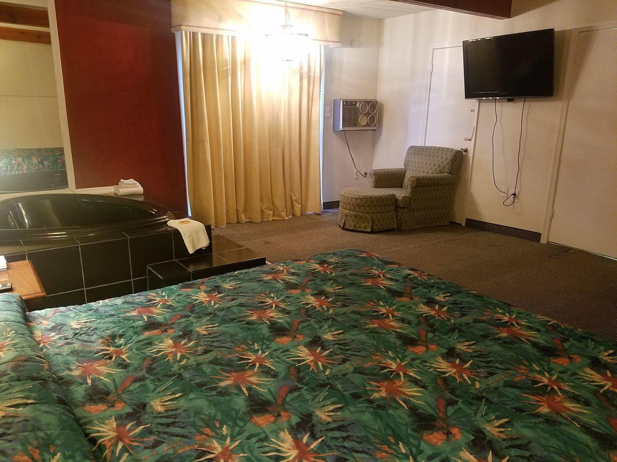 Maplehurst Motel Tunkhannock Екстер'єр фото